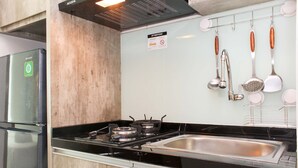 Phòng | Bếp riêng | Tủ lạnh, bếp nấu, dụng cụ nấu nướng/bát dĩa/dao nĩa 