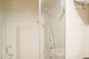 Kamar | Kamar mandi | Shower, perlengkapan mandi gratis, dan handuk