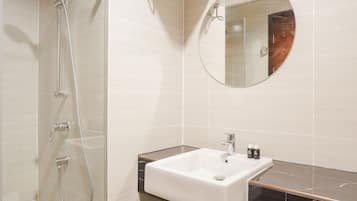 Room | Bathroom | Shower, free toiletries, towels