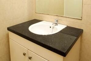 客房 | 浴室 | 淋浴設備、免費盥洗用品、毛巾