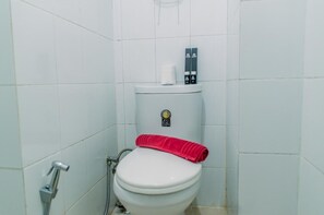 Bathroom - Comfort Living 1Br With Extra Room Apartment At Mt Haryono Residence (Jakarta)