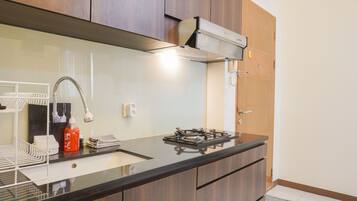 Kamar | Dapur pribadi | Lemari es, kompor, dan peralatan masak/sendok-piring