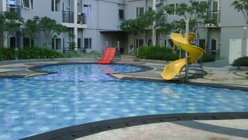 Kolam renang outdoor