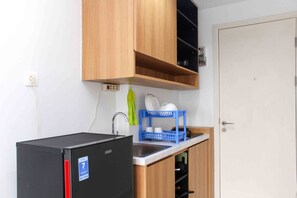Værelse | Privat køkken | Køleskab, kogeplade, køkkentøj/tallerkener/redskaber