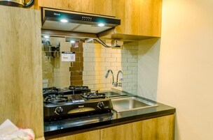 Refrigerador, placa de cocina, tetera/pava eléctrica