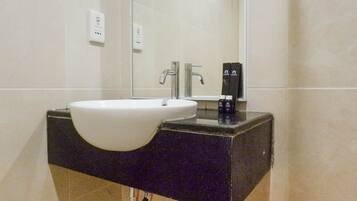 Rom | Bad | Dusj, toalettartikler (inkludert) og håndklær