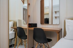 Room | 1 bedroom, free WiFi, bed sheets - Minimalist And Warm Studio Casa De Parco Apartment (Pagedangan)