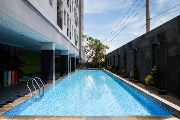 Outdoor pool - Best Deal And Comfy 2Br Apartment At Puri Mas (Surabaya)