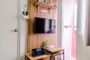 Interior - Warm And Cozy 2Br At Green Pramuka City Apartment (Jakarta)