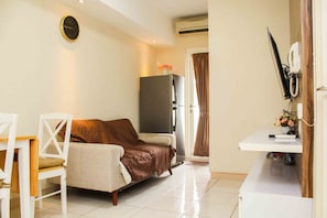 Interior - Spacious And Nice 2Br At Springlake Summarecon Bekasi Apartment (Bekasi)