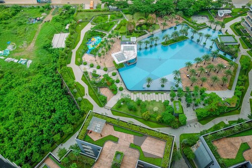 Comfortable And Minimalist 2Br At Gold Coast Apartment