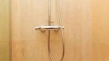 Room | Bathroom | Shower, free toiletries, towels