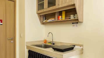 Værelse | Privat køkken | Køleskab, kogeplade, elkedel, køkkentøj/tallerkener/redskaber