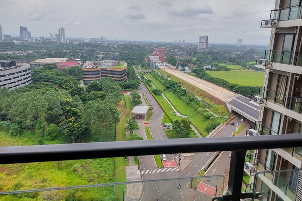 Exterior - Pleasurable Studio At Sky House Bsd Apartment (Pagedangan)