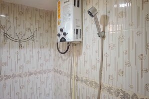 Phòng | Phòng tắm | Buồng tắm vòi sen, đồ dùng nhà tắm miễn phí, khăn tắm, xà phòng