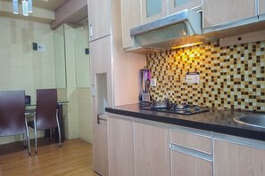 Phòng | Bếp riêng | Tủ lạnh, bếp nấu, dụng cụ nấu nướng/bát dĩa/dao nĩa
