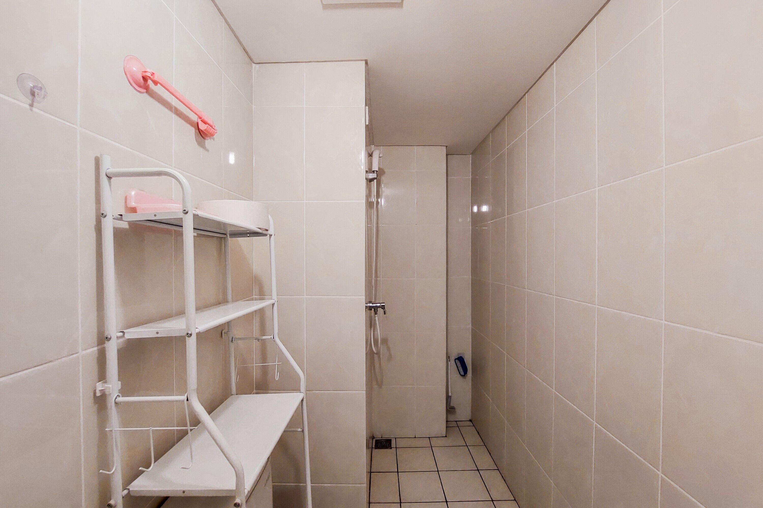 Room | Bathroom | Shower, free toiletries, towels