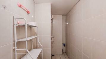 Room | Bathroom | Shower, free toiletries, towels
