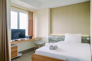 Room | 1 bedroom, free WiFi, bed sheets - Cozy And Nice Studio At Apartment B Residence (Pagedangan)