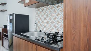 Room | Private kitchen | Fridge, stovetop, electric kettle, cookware/dishes/utensils