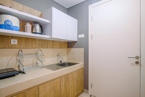 Room | Private kitchen - Elegant And Comfort Studio Kebayoran Icon Apartment (Jakarta)