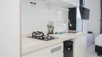 Fridge, stovetop, cookware/dishes/utensils