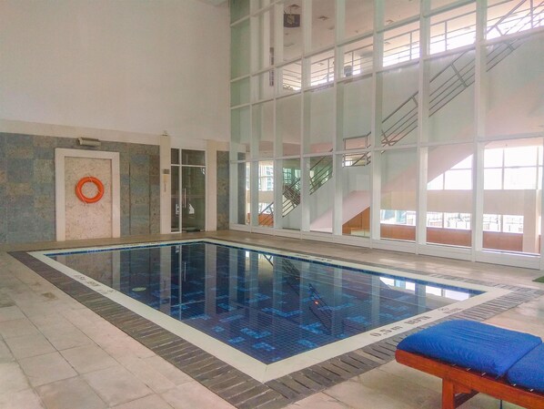 Outdoor pool - New Furnished And Comfortable 2Br At The Mayflower Apartment (Jakarta)
