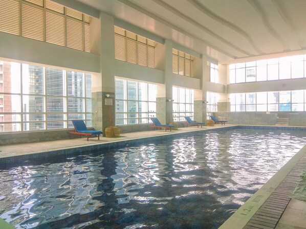 Outdoor pool - New Furnished And Comfortable 2Br At The Mayflower Apartment (Jakarta)