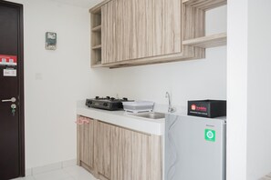 Kamar | Dapur pribadi | Lemari es, kompor, ketel listrik, dan peralatan masak/sendok-piring
