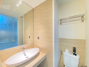 Phòng | Phòng tắm | Buồng tắm vòi sen, đồ dùng nhà tắm miễn phí, máy sấy tóc, khăn tắm 