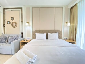 Room | 1 bedroom, iron/ironing board, free WiFi, bed sheets - Modern Studio Room With Jacuzzi At Art Deco Apartment (Bandung)