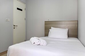 Room | 2 bedrooms, free WiFi, bed sheets - Spacious And Good 2Br At Springlake Summarecon Bekasi Apartment (Bekasi)
