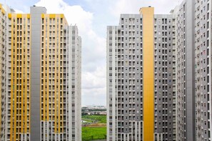 Exterior - Spacious And Good 2Br At Springlake Summarecon Bekasi Apartment (Bekasi)