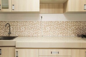Room | Private kitchen | Fridge, stovetop, cookware/dishes/utensils