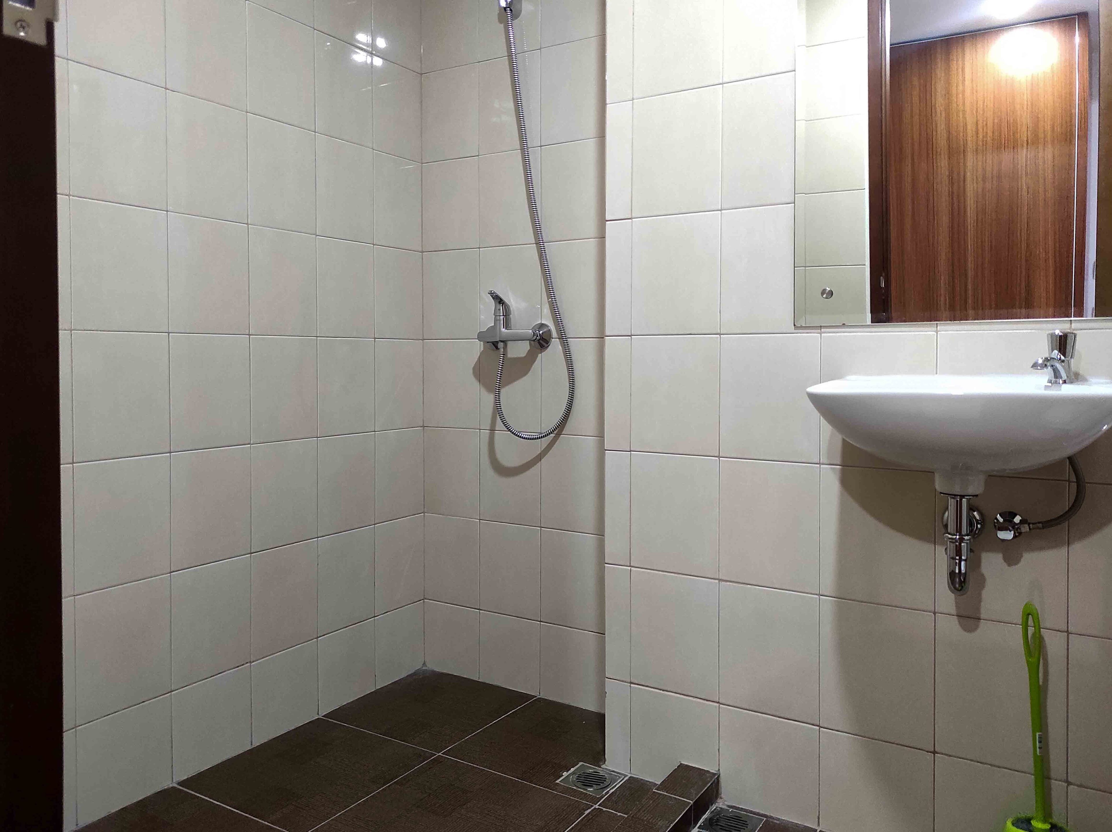 Quarto | Banheiro | Chuveiro, produtos de toalete grátis, toalhas de banho 