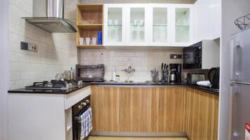 Apartment, 1 Bedroom | Private kitchen | Full-sized fridge, microwave, oven, stovetop