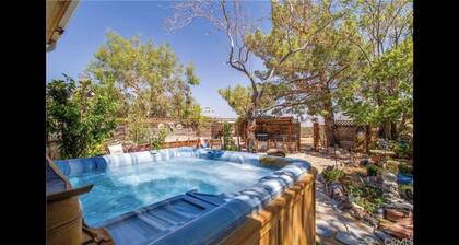Ultimate relaxation on 4+ acres, hot tub, projector/game room, BBQ, stars, moon