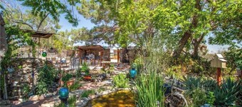 Ultimate relaxation on 4+ acres, hot tub, projector/game room, BBQ, stars, moon