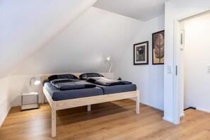 2 Schlafzimmer, Schreibtisch, Reisekinderbett, WLAN