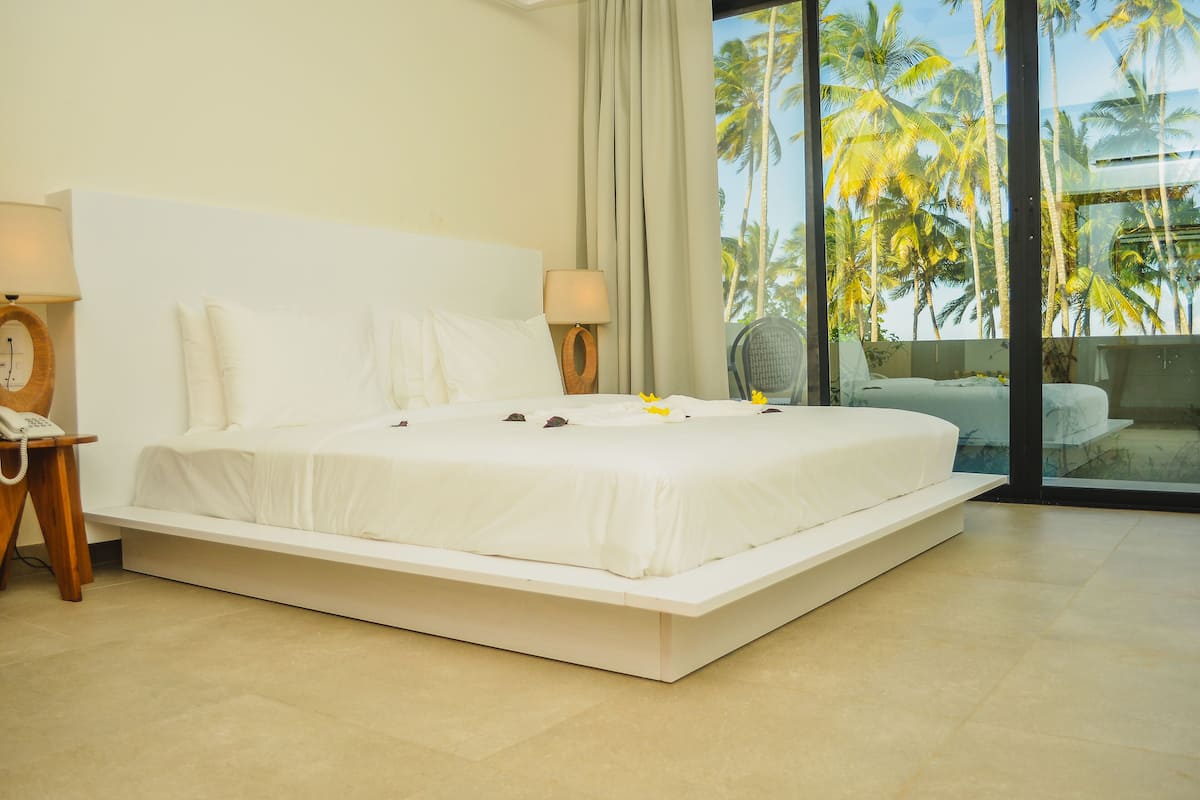 1 bedroom, Egyptian cotton sheets, premium bedding, down duvets