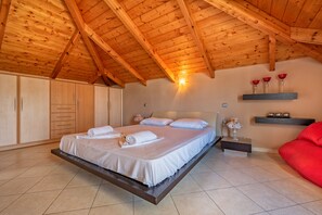 3 habitaciones, tabla de planchar con plancha, internet y ropa de cama 