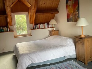 6 bedrooms, iron/ironing board, travel cot, free WiFi