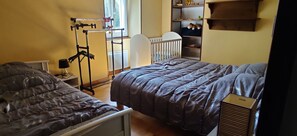 4 bedrooms, iron/ironing board, free WiFi - Country house with heated pool (Thevet-Saint-Julien)