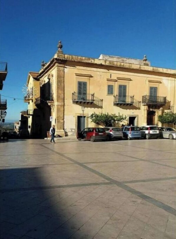 Exterior - Miscale House (Cattolica Eraclea)