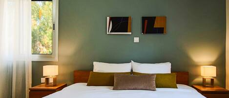 Luxury Apartment | 2 bedrooms, in-room safe, iron/ironing board, free WiFi