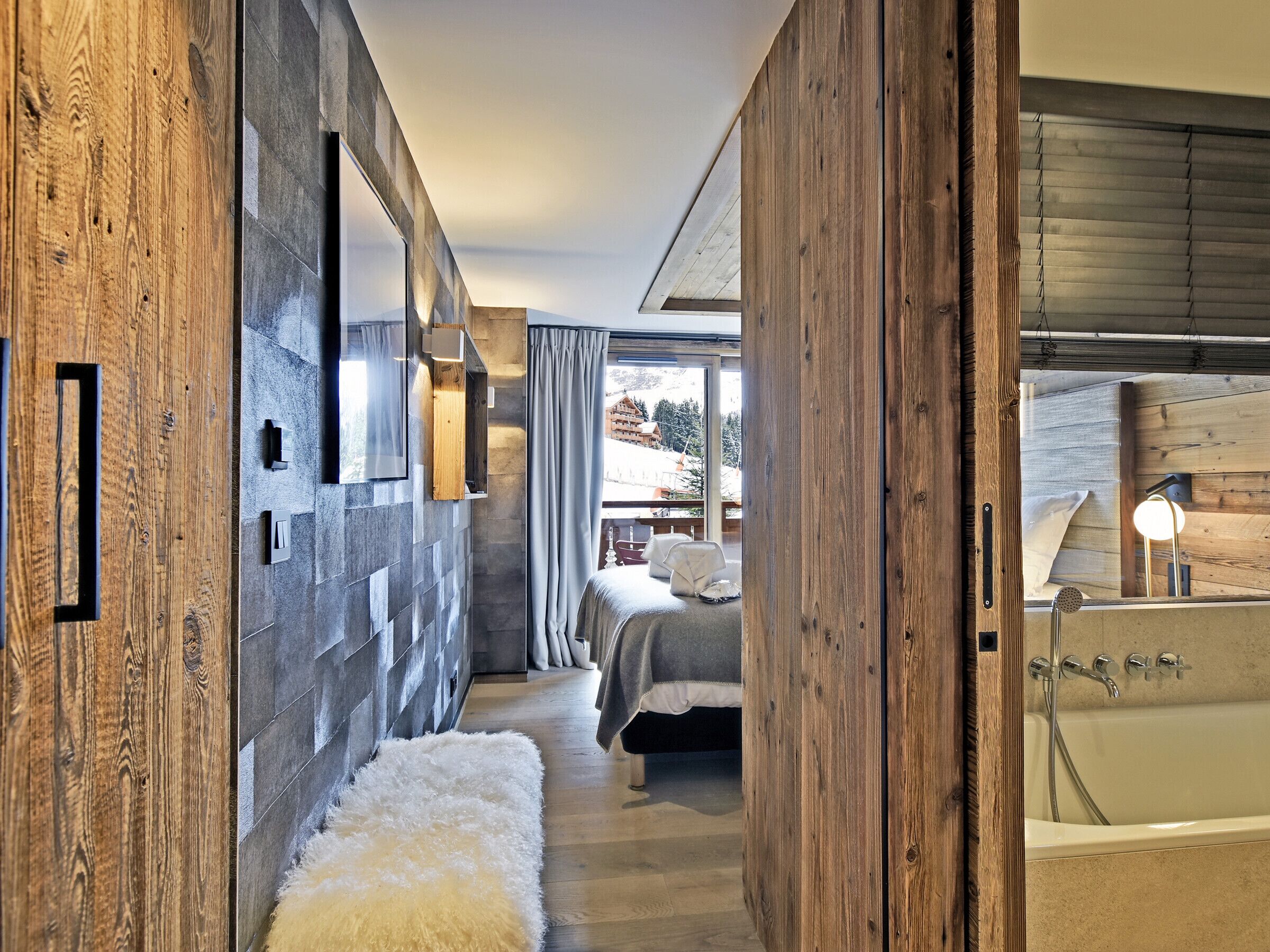 4 多间卧室、免费 WiFi、床单