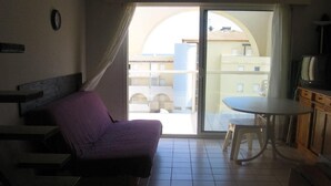Unclassified image, 4 of 9, button - T2 apartment with terrace and parking in Sète (Sète)