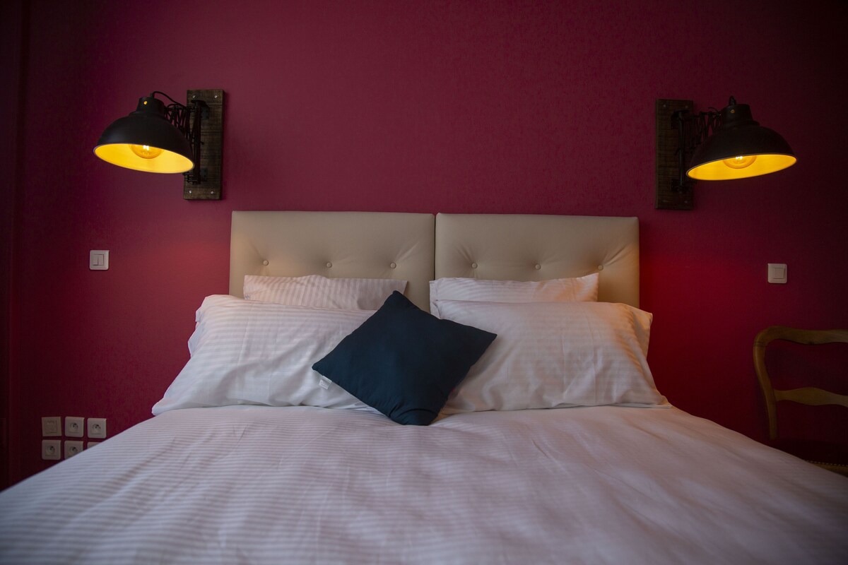 Premium bedding, blackout drapes, soundproofing
