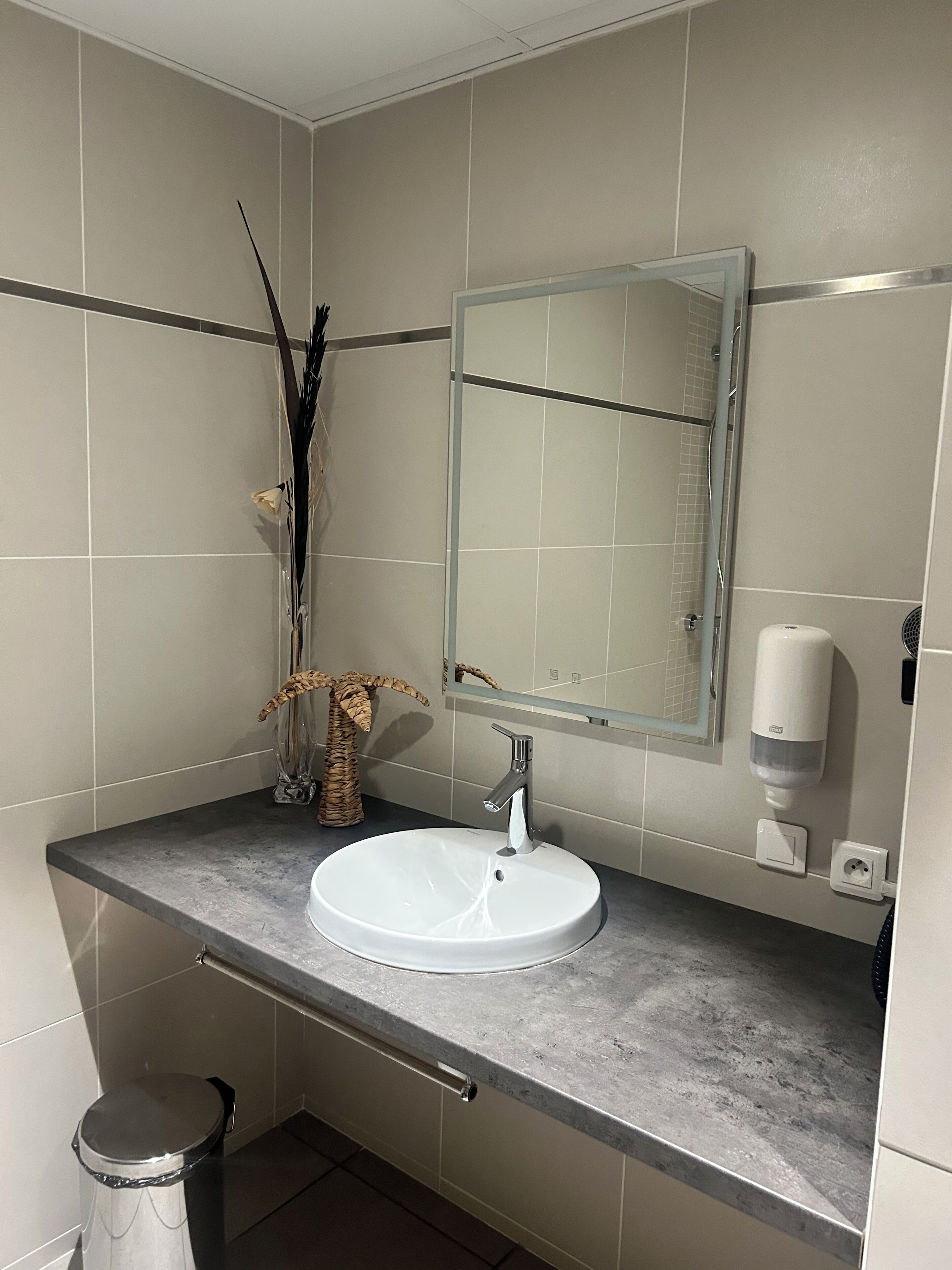 Shared Dormitory | Bathroom | Shower, rainfall showerhead, eco-friendly toiletries, hair dryer