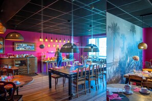 Daily buffet breakfast for a fee - Hôtel Le Grand Barnum (Francheville)
